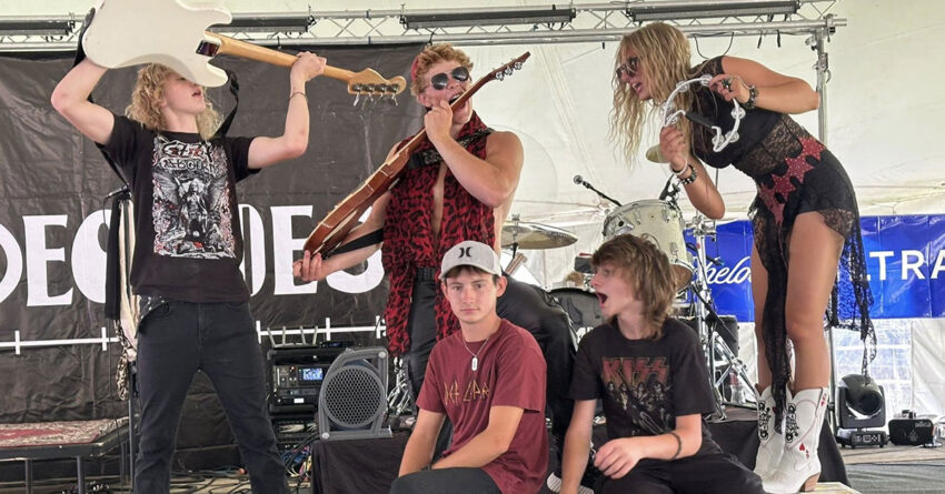 decades band 850x445