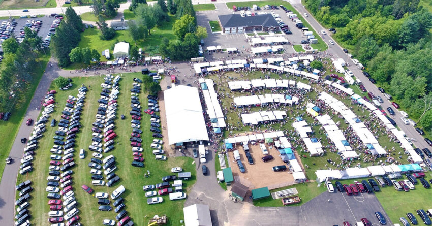 lakes country arts and crafts show 1 850x445