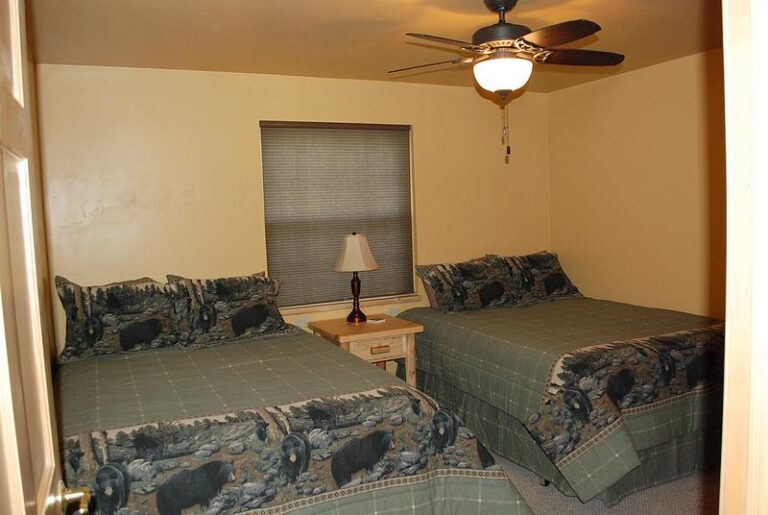 SilverCliffRetreatBedrooms7 2 768x515